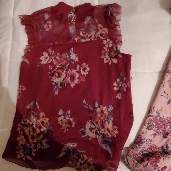 2 sleeveless blouses. No boundaries. Size M - Picture 4 of 5